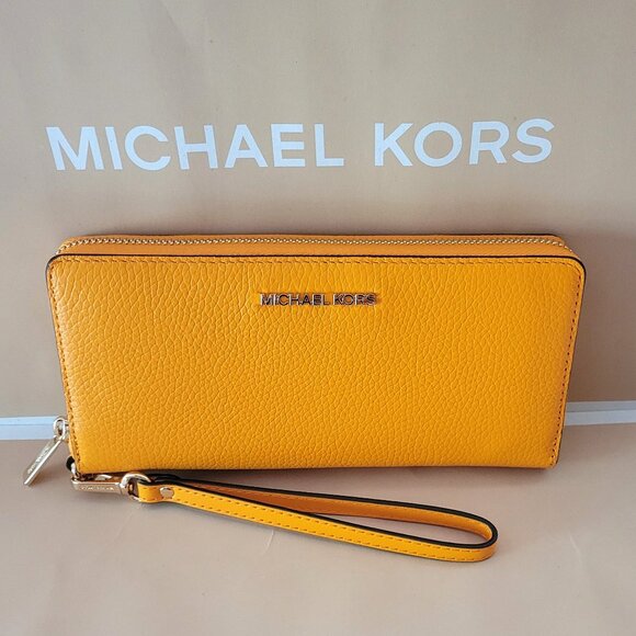 Michael Kors Jet Set Travel Large Travel Continental Wallet Pop Orange Leather - Picture 1 of 6